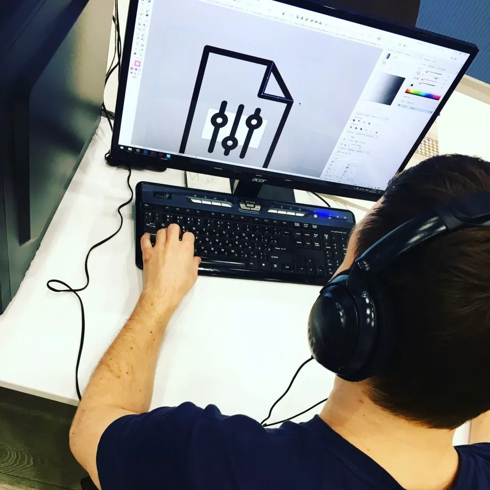 Мы проходим к каждой иконке с душой